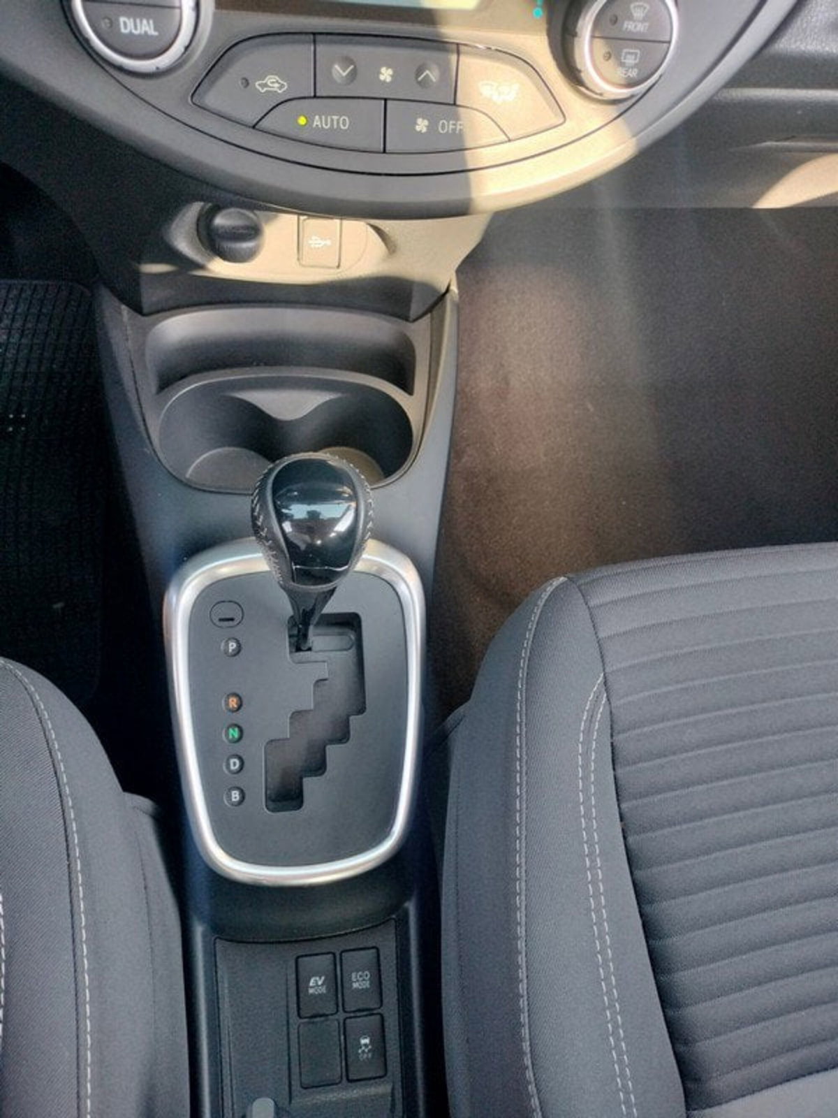 Toyota Yaris 1.5 Hybrid 5 porte Style (16)