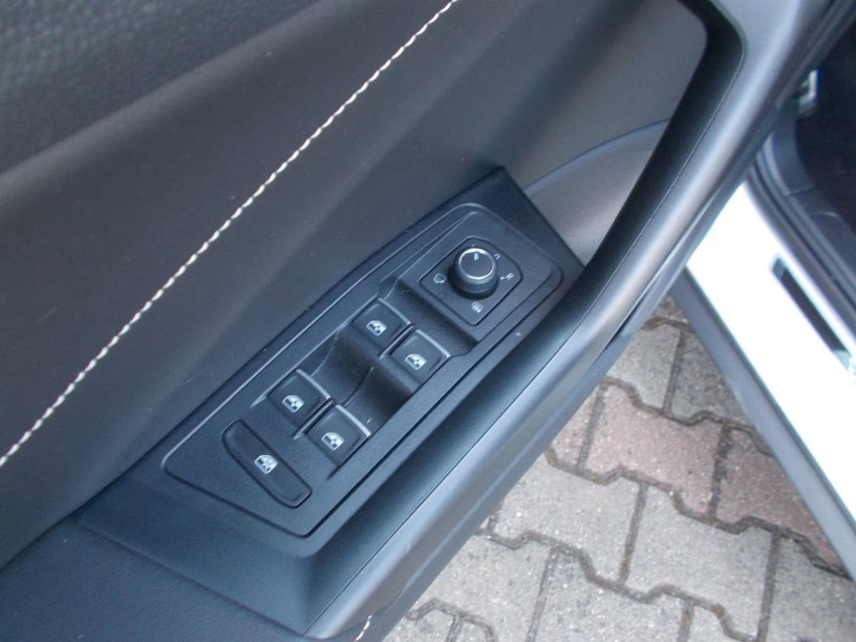 Volkswagen T-Roc 1.0 tsi Style 115cv (18)