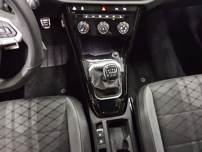 Volkswagen T-Roc 1.0 tsi R-Line 115cv (10)