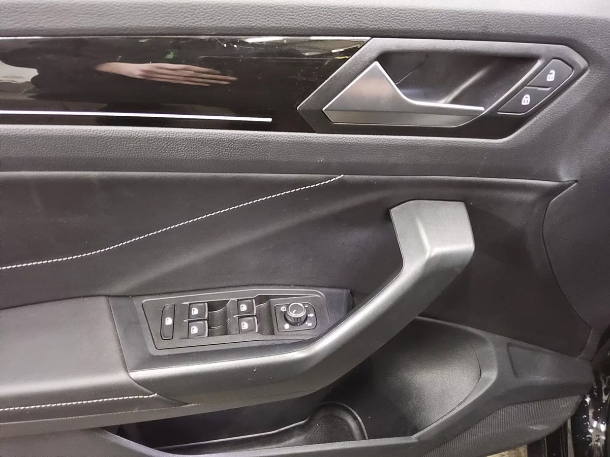 Volkswagen T-Roc 1.0 tsi R-Line 115cv (7)