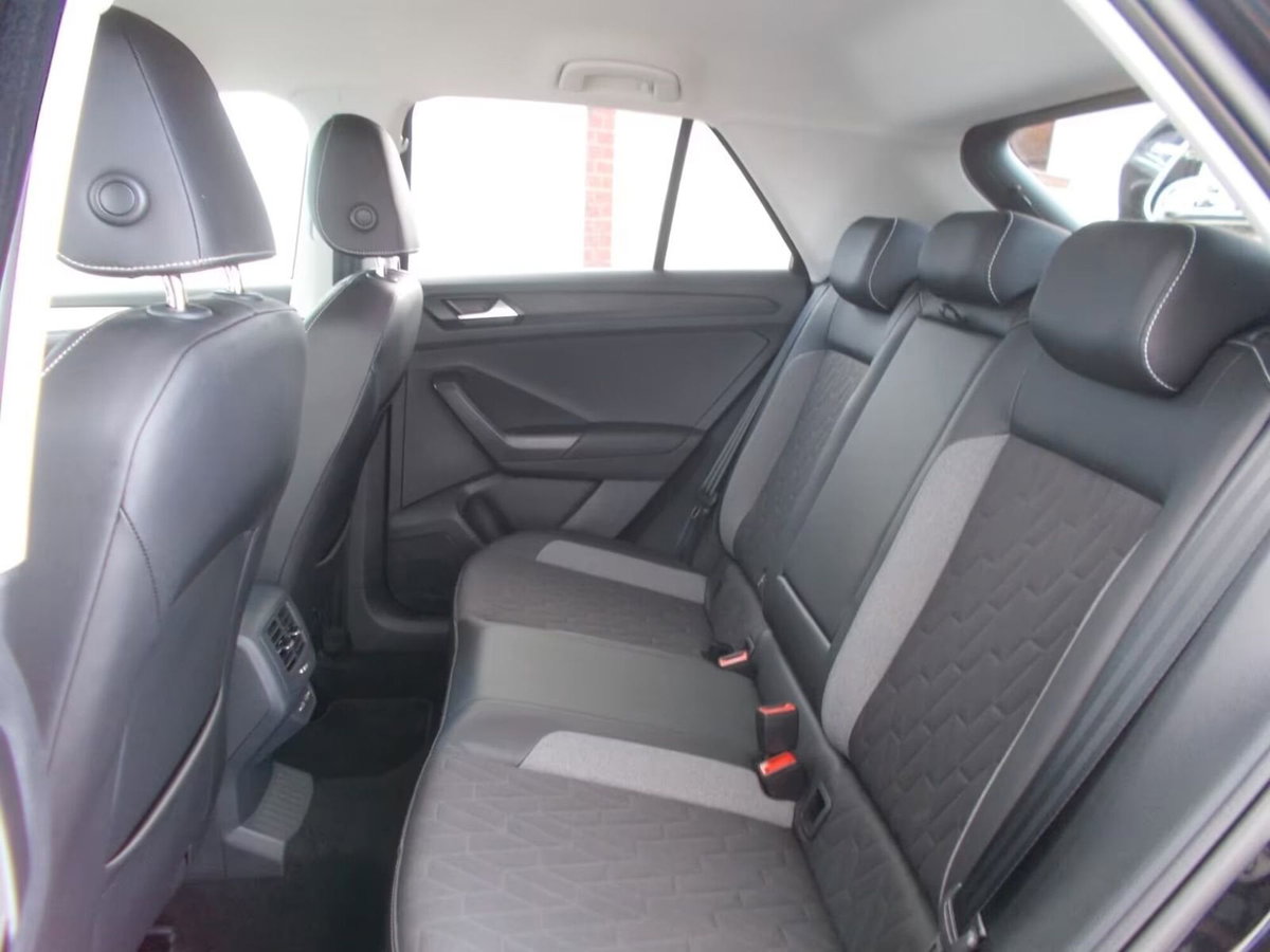 Volkswagen T-Roc 1.0 tsi Style 115cv (9)