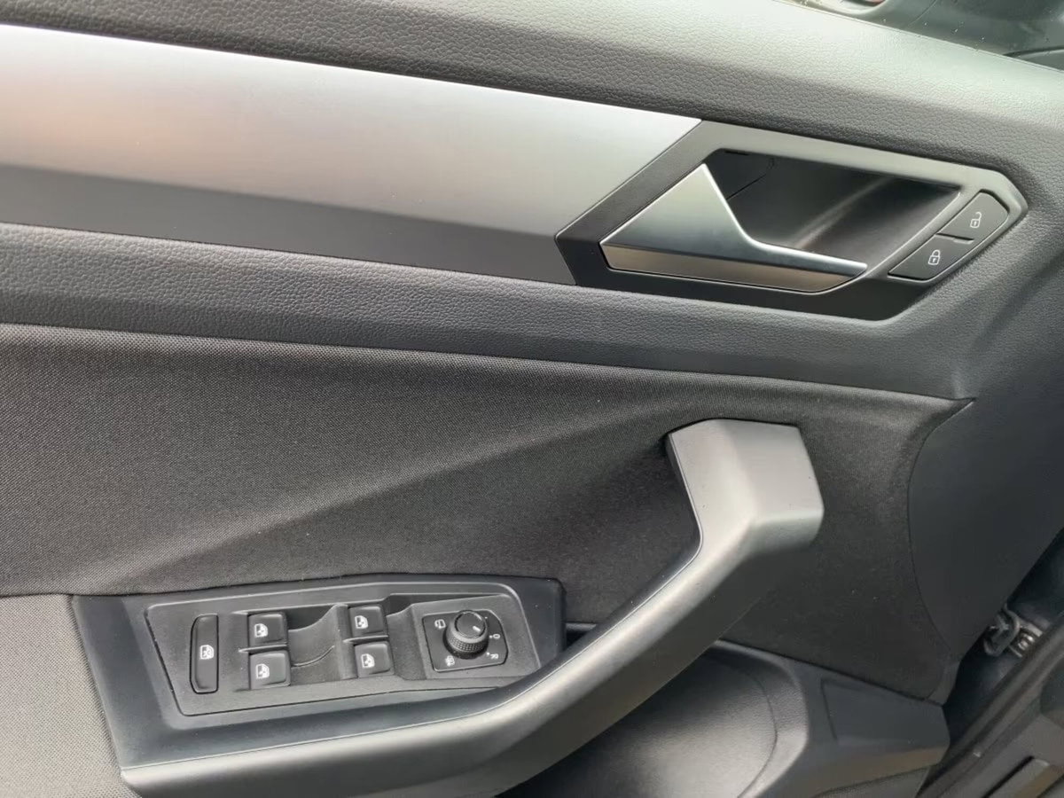 Volkswagen T-Roc 1.5 tsi Life dsg (10)