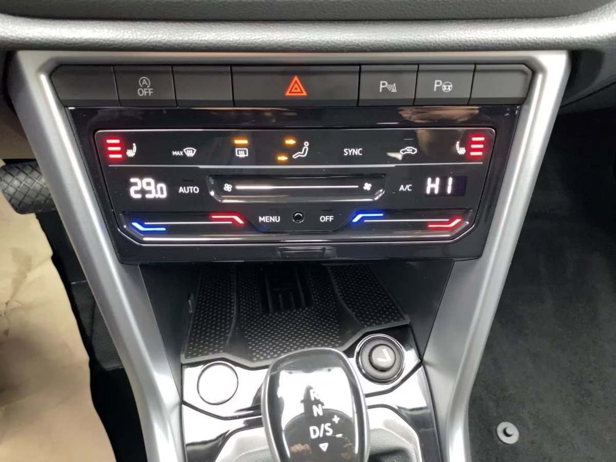 Volkswagen T-Roc 1.5 tsi Life dsg (14)