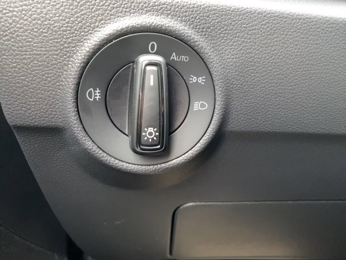 Volkswagen T-Roc 1.5 tsi Life dsg (18)