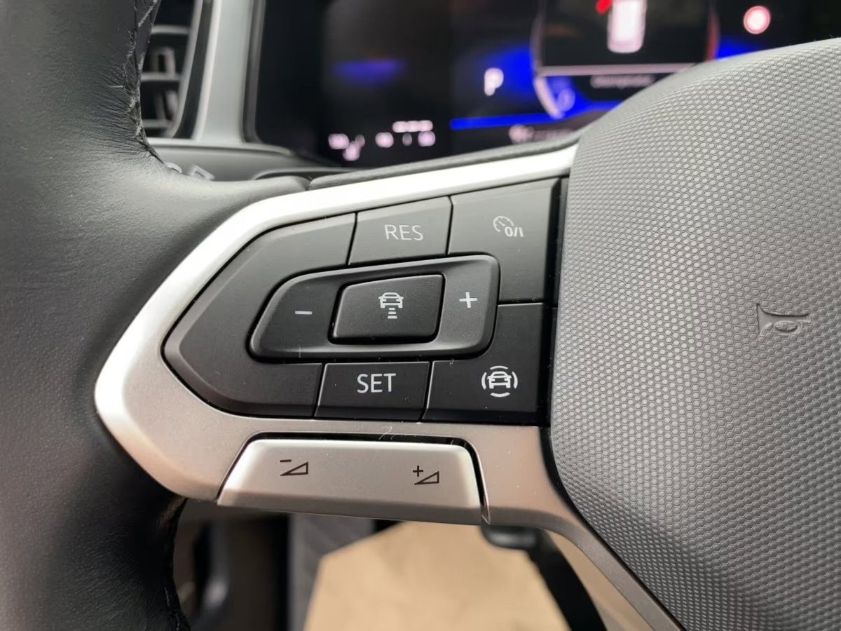 Volkswagen T-Roc 1.5 tsi Life dsg (8)