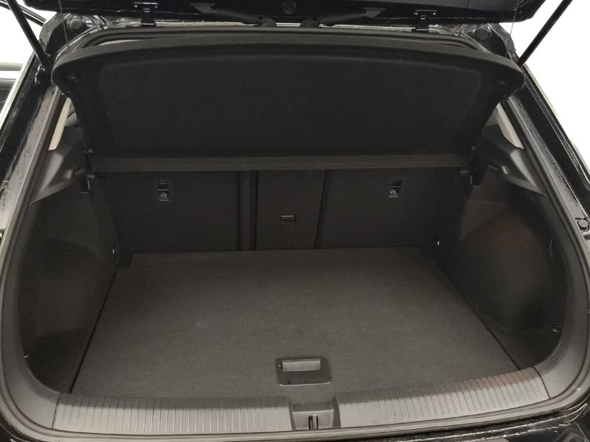 Volkswagen T-Roc 1.5 tsi R-Line dsg (8)