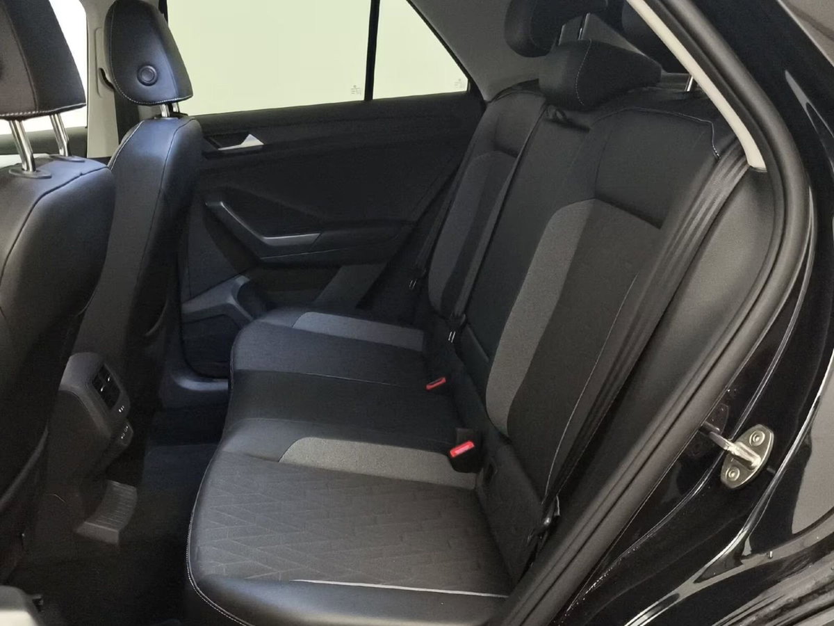 Volkswagen T-Roc 1.5 tsi R-Line dsg (9)