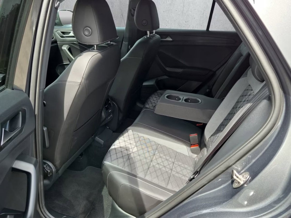 Volkswagen T-Roc 1.5 tsi R-Line dsg (11)