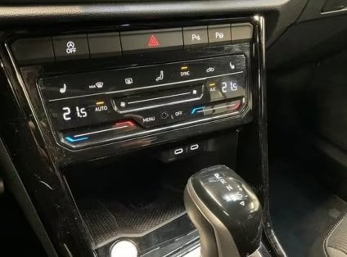 Volkswagen T-Roc 1.5 tsi R-Line dsg (5)