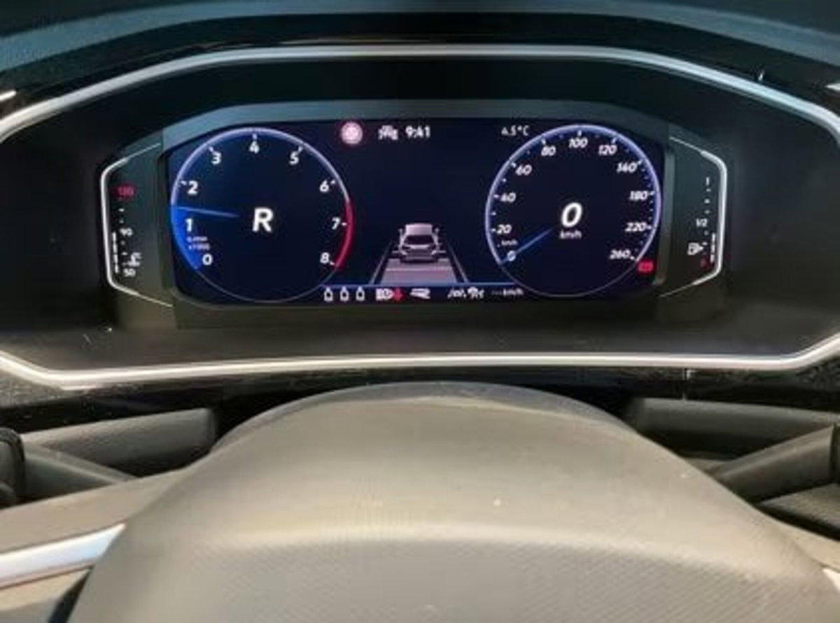Volkswagen T-Roc 1.5 tsi R-Line dsg (9)