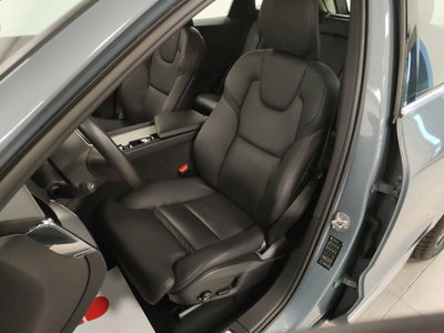 Volvo XC60 B4 (d) AWD automatico Plus Bright (4)