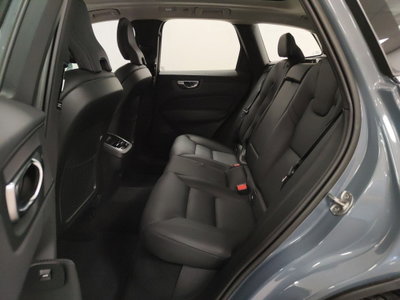Volvo XC60 B4 (d) AWD automatico Plus Bright (6)