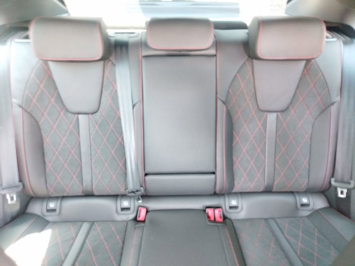 Skoda Octavia Station Wagon 2.0 TSI DSG Wagon RS (15)