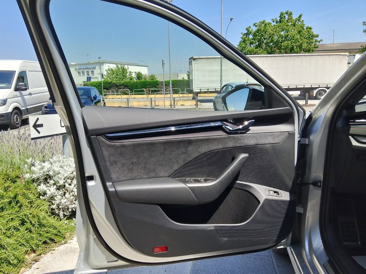 Skoda Octavia Station Wagon 2.0 TSI DSG Wagon RS (19)