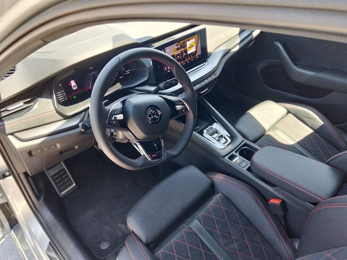 Skoda Octavia Station Wagon 2.0 TSI DSG Wagon RS (9)