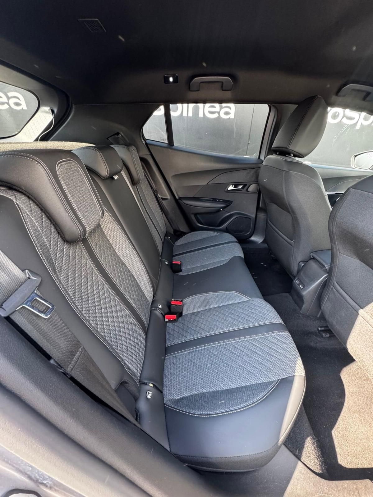 Peugeot 2008 1.2 turbo Allure 100cv (12)