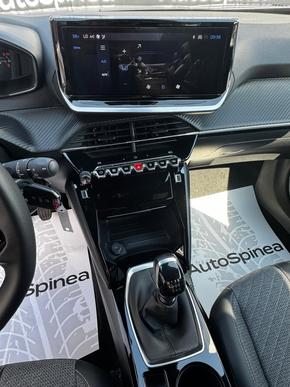 Peugeot 2008 1.2 turbo Allure 100cv (18)