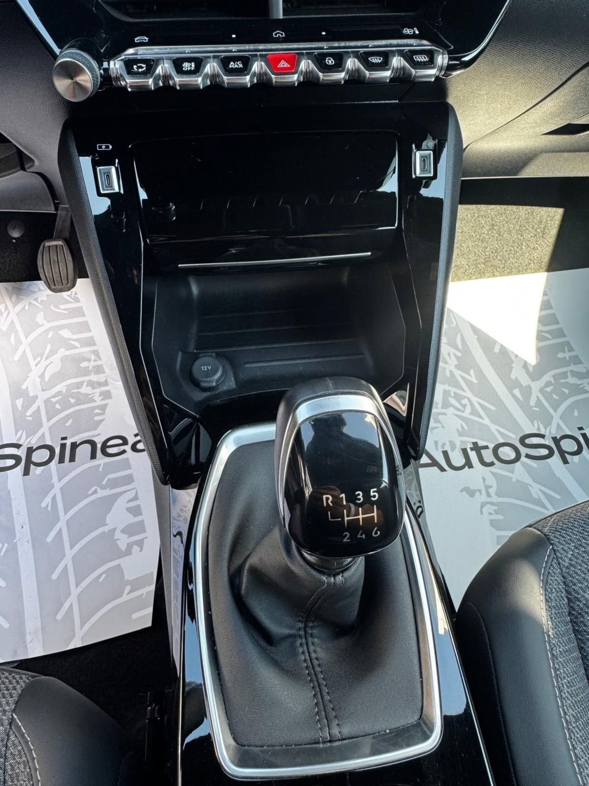 Peugeot 2008 1.2 turbo Allure 100cv (19)