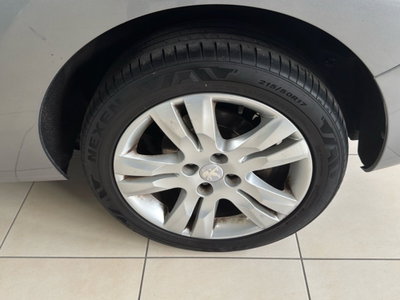 Peugeot 5008 1.6 HDi 115CV Allure (10)