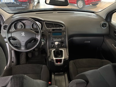 Peugeot 5008 1.6 HDi 115CV Allure (14)