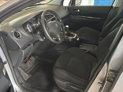 Peugeot 5008 1.6 HDi 115CV Allure (15)