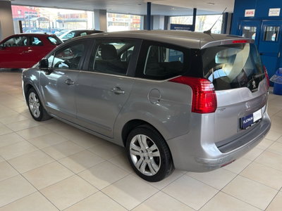 Peugeot 5008 1.6 HDi 115CV Allure (3)