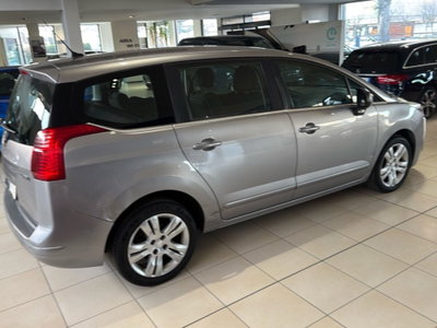 Peugeot 5008 1.6 HDi 115CV Allure (5)
