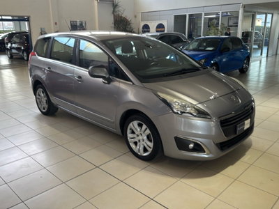 Peugeot 5008 1.6 HDi 115CV Allure (7)