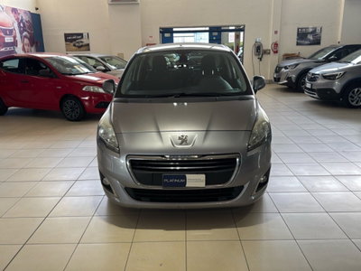 Peugeot 5008 1.6 HDi 115CV Allure (8)