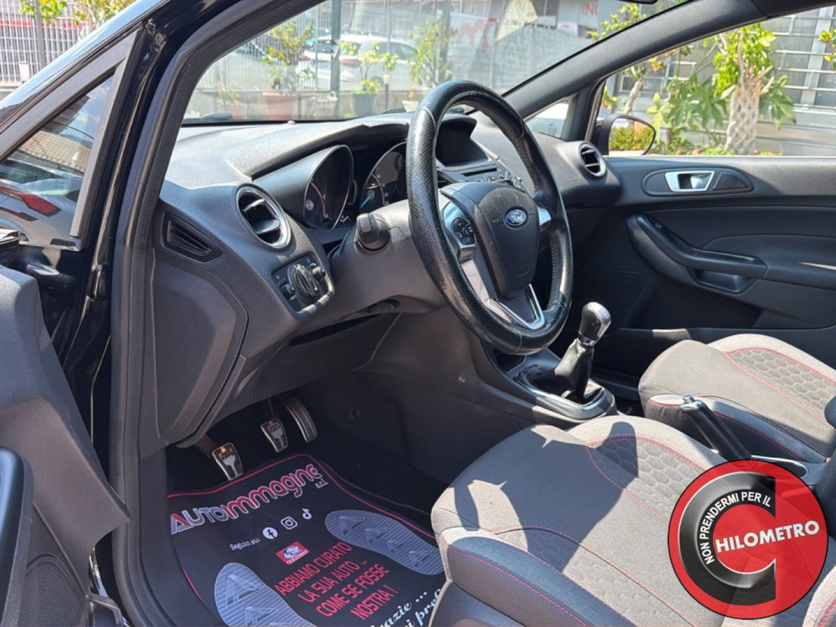 Ford Fiesta 1.5 TDCi 75CV 3 porte ST-Line (14)
