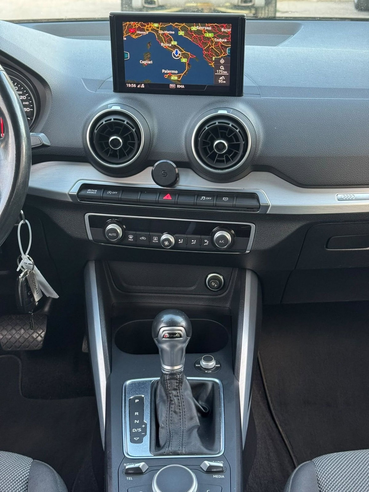 Audi Q2 Q2 30 TDI S tronic Identity Black (13)