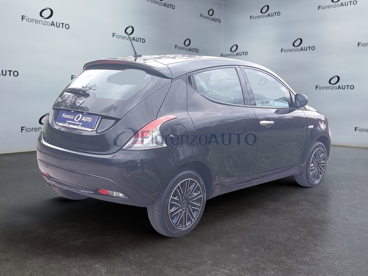 Lancia Ypsilon 1.2 69 CV 5 porte Gold (7)