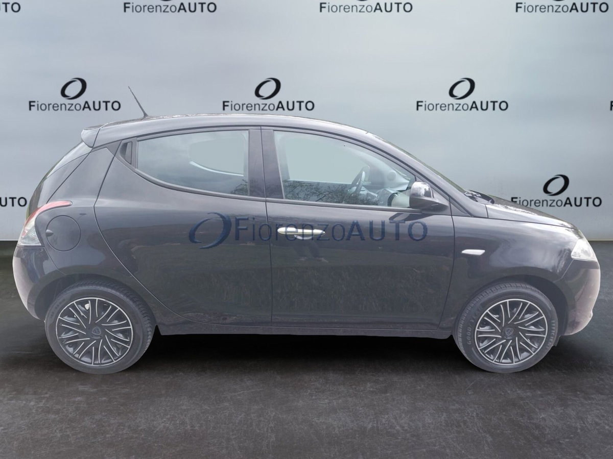 Lancia Ypsilon 1.2 69 CV 5 porte Gold (8)