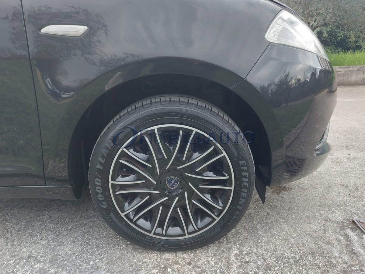 Lancia Ypsilon 1.2 69 CV 5 porte Gold (9)