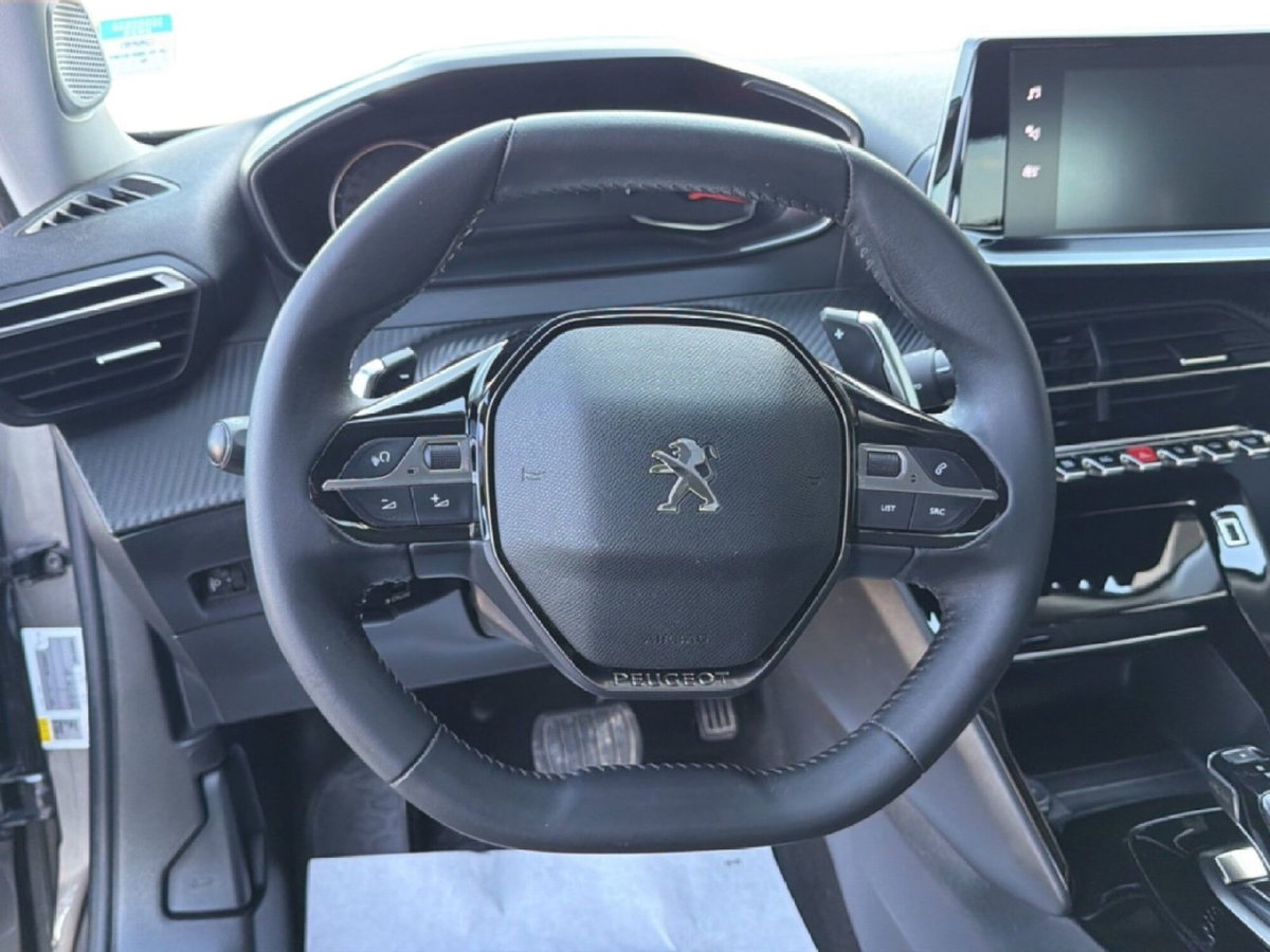 Peugeot 2008 BlueHDi 130 S&S EAT8 Allure Pack (13)