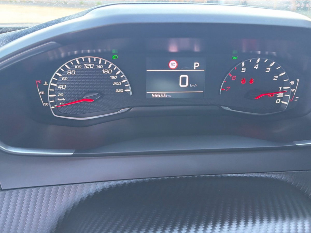 Peugeot 2008 BlueHDi 130 S&S EAT8 Allure Pack (14)