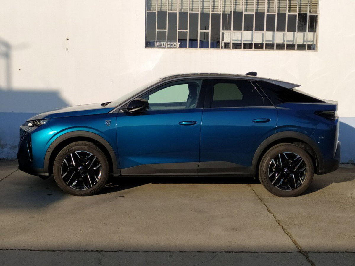 Peugeot 3008 1.2 hybrid GT Exclusive 145cv e-dcs6 (10)