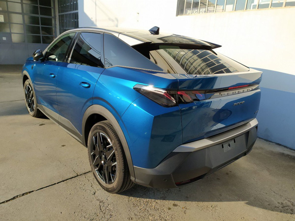 Peugeot 3008 1.2 hybrid GT Exclusive 145cv e-dcs6 (11)
