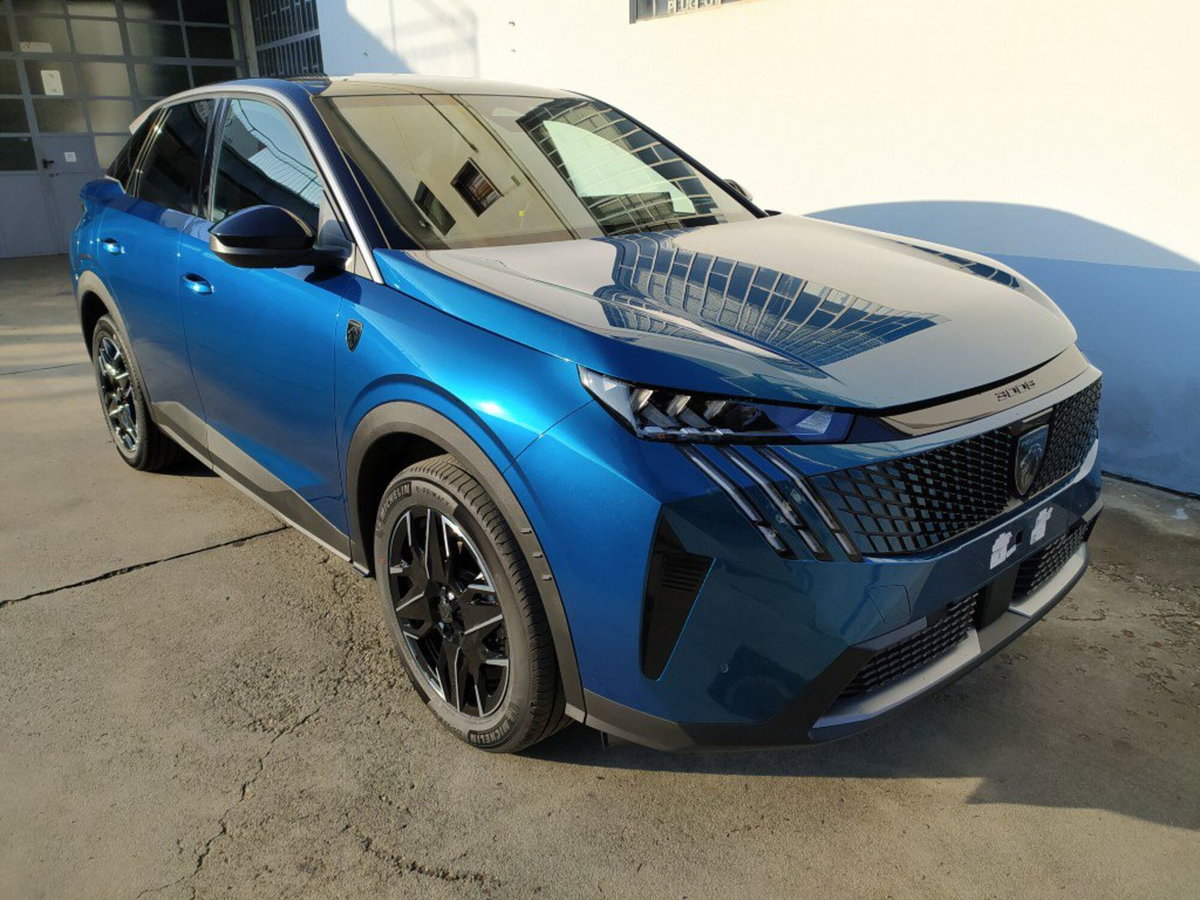 Peugeot 3008 1.2 hybrid GT Exclusive 145cv e-dcs6 (15)