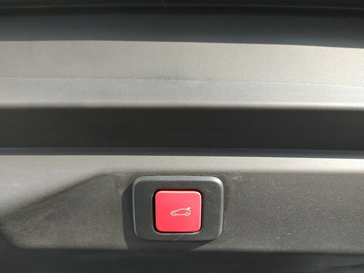 Peugeot 3008 1.2 hybrid GT Exclusive 145cv e-dcs6 (16)