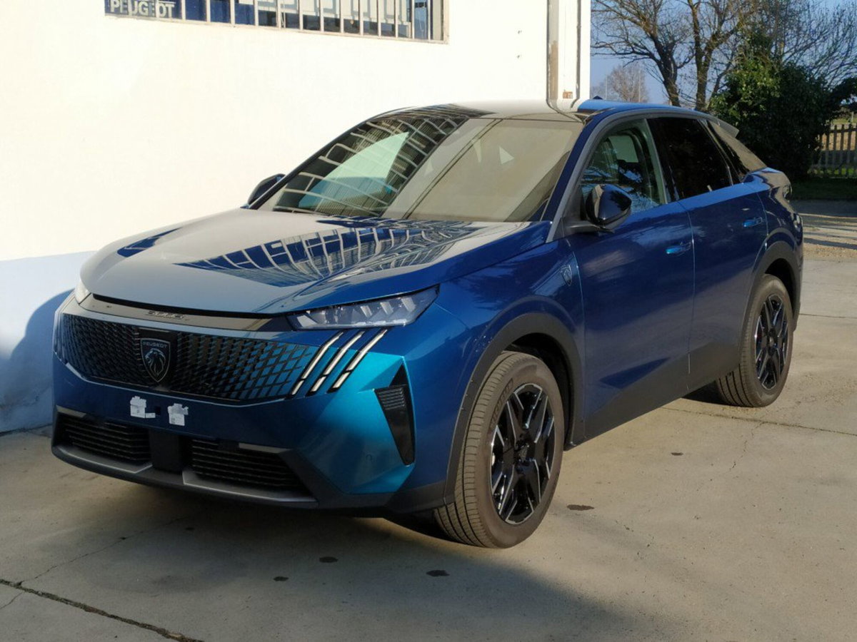 Peugeot 3008 1.2 hybrid GT Exclusive 145cv e-dcs6 (3)