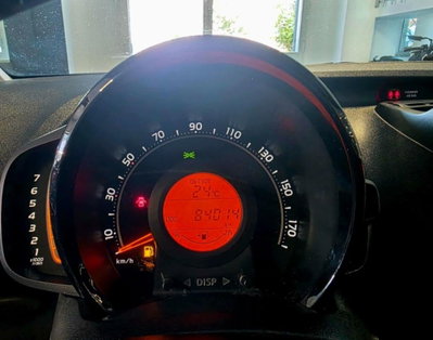 Toyota Aygo 1.0 VVT-i 72 CV 5 porte x-play (12)