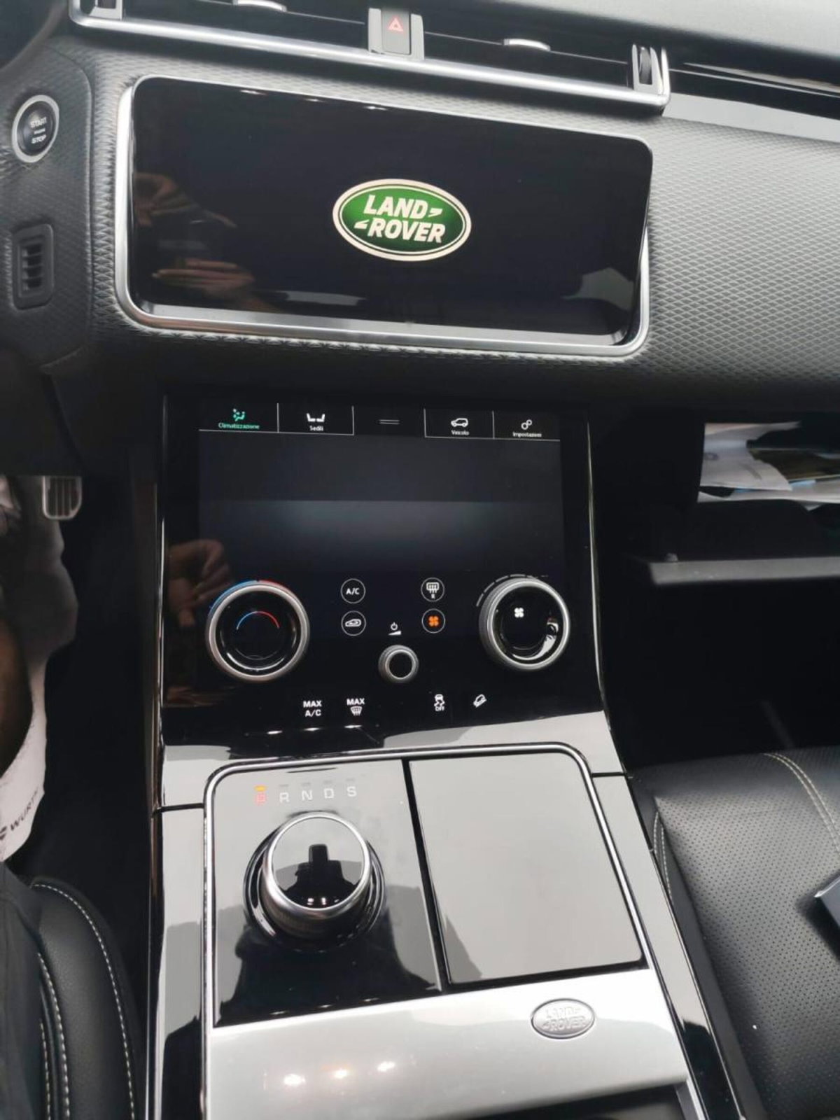 Land Rover Range Rover Velar 2.0D I4 240 CV HSE (12)