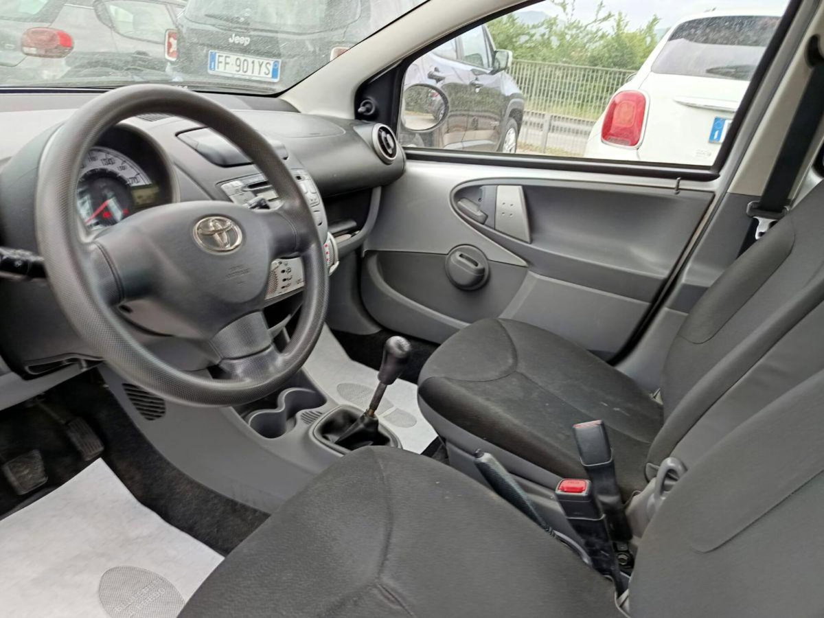 Toyota Aygo 1.0 12V VVT-i 5 porte Deep Ocean Connect (10)