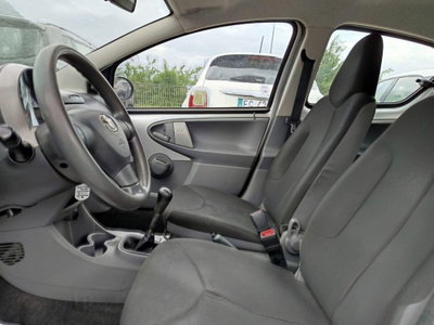 Toyota Aygo 1.0 12V VVT-i 5 porte Deep Ocean Connect (11)