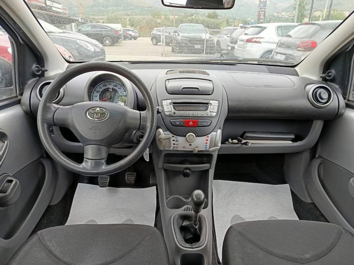 Toyota Aygo 1.0 12V VVT-i 5 porte Deep Ocean Connect (13)