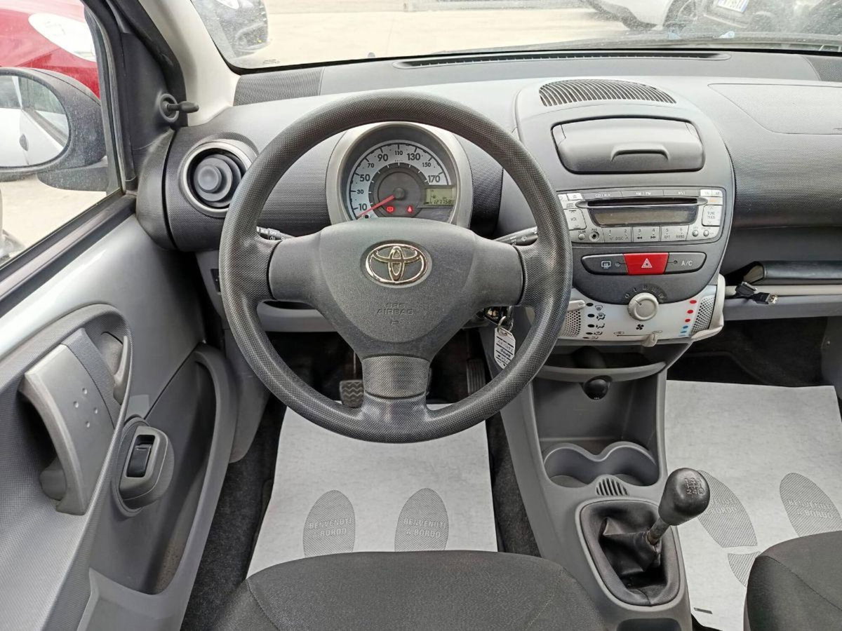 Toyota Aygo 1.0 12V VVT-i 5 porte Deep Ocean Connect (14)