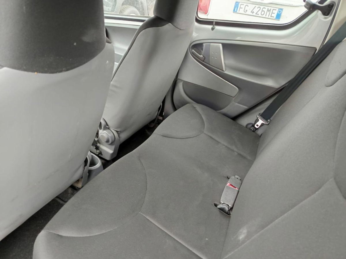 Toyota Aygo 1.0 12V VVT-i 5 porte Deep Ocean Connect (15)