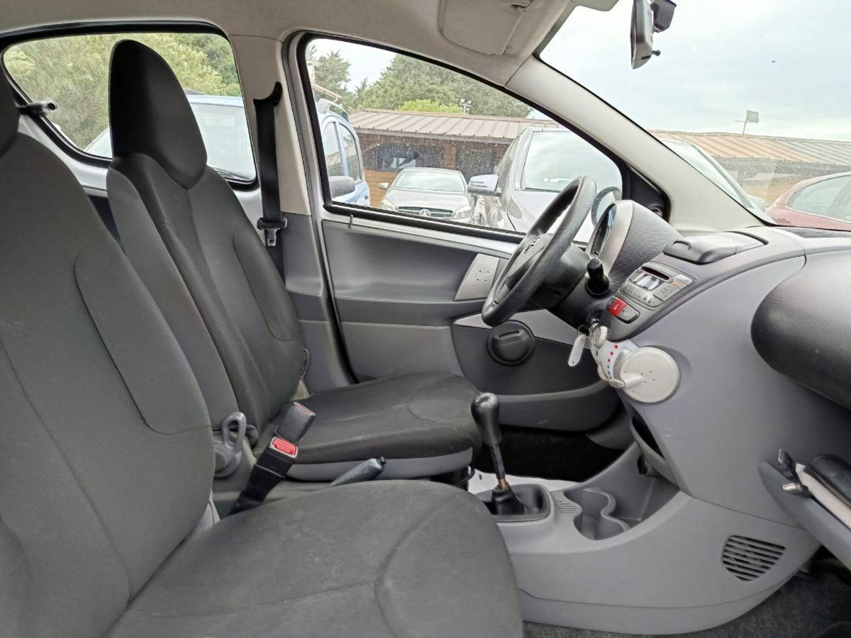 Toyota Aygo 1.0 12V VVT-i 5 porte Deep Ocean Connect (17)