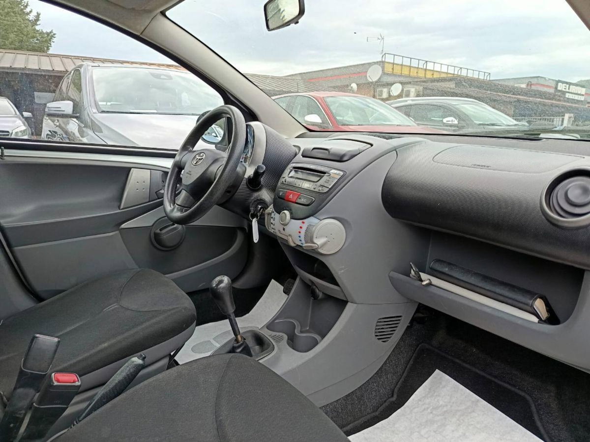 Toyota Aygo 1.0 12V VVT-i 5 porte Deep Ocean Connect (18)
